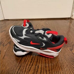 Nike Air Max Bolt Low Size 13c.             Nike Kids Black & Red Sneakers